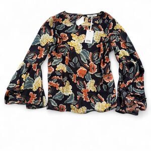 Rose + Olive Women’s Black Floral Bell Sleeve Blouse Size Large NWT